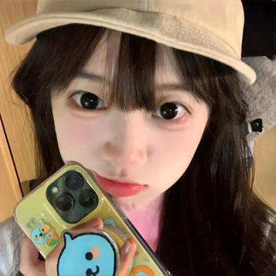 孤独地躲在墙角画圈圈